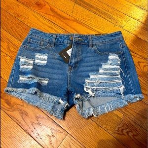 Gonna Love Me Distressed Shorts - Light Blue Wash
